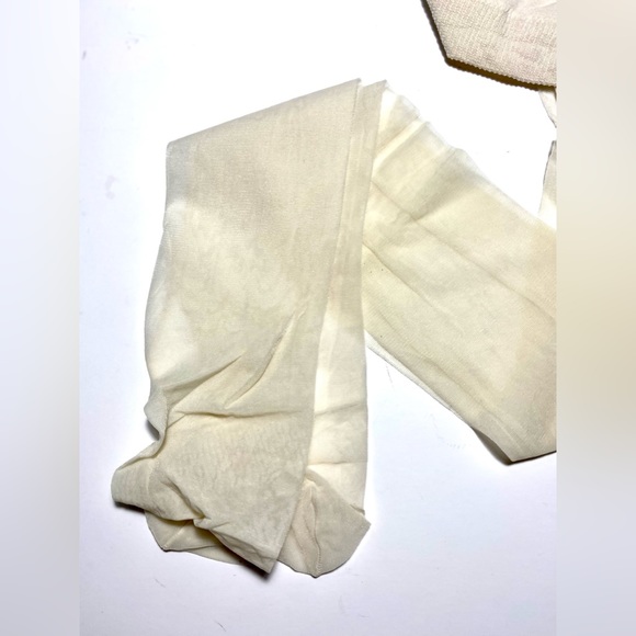 Hanes Silky Sheer Waist-to-Thigh Control Samdalfoot Pantyhose Pearl Shapers - Picture 3 of 8